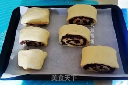 Make Vanilla red bean roll step 7