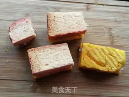 Make Potato toast with fried eggs step 4