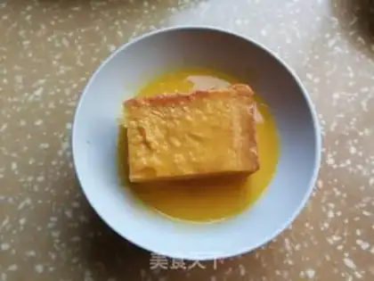 Make Potato toast with fried eggs step 5