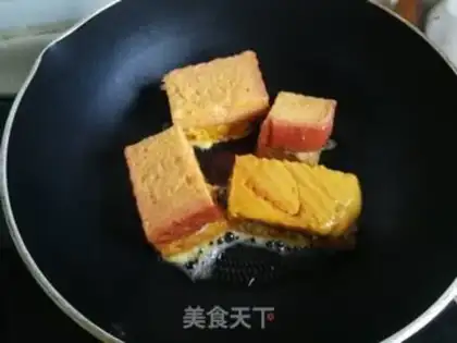 Make Potato toast with fried eggs step 6