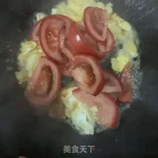 Make Tomato egg and ham noodles step 5