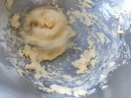 Make Christmas snowbread step 1
