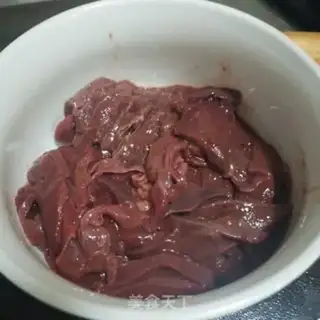 Make Sweet pepper fried pork liver step 1