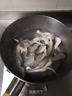 Make cucumber mushroom soup step 2