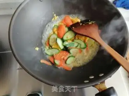 Make cucumber fried eggs step 5