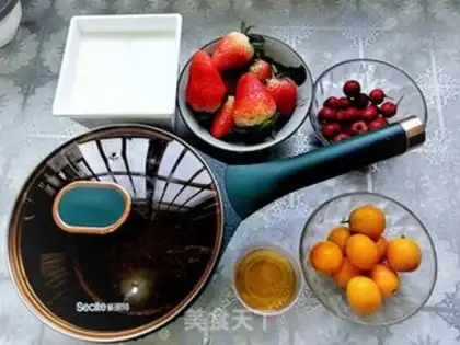 Make Merry Christmas, sweet fruit and milk step 0