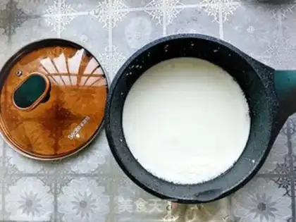 Make Merry Christmas, sweet fruit and milk step 1