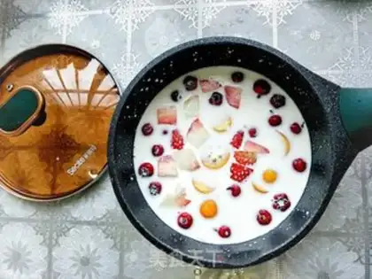 Make Merry Christmas, sweet fruit and milk step 3