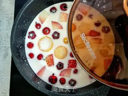 Make Merry Christmas, sweet fruit and milk step 4