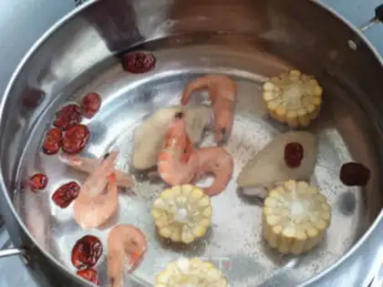 Make Sweet shrimp chicken wings for the cucumber step 1