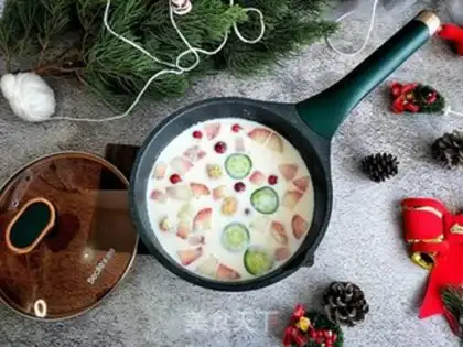 Make Merry Christmas, sweet fruit and milk step 7