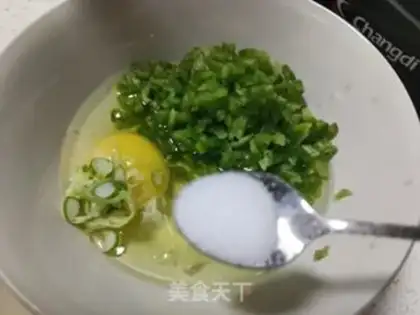 Make Pyramid fried eggs step 2