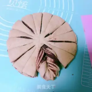 Make Christmas snow bread step 12