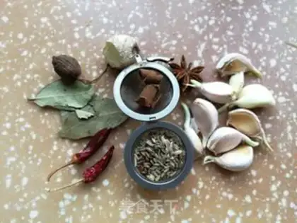 Make Sour chicken oil tofu chicken claws step 0
