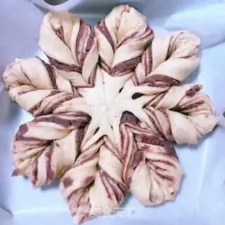 Make Christmas snow bread step 13