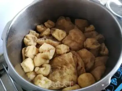 Make Sour chicken oil tofu chicken claws step 6