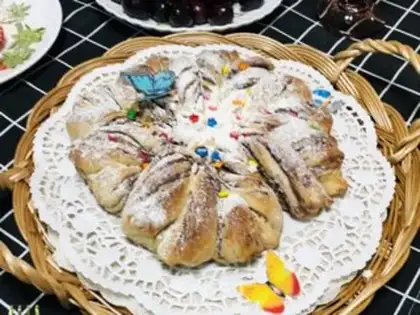 Make Christmas snow bread step 19
