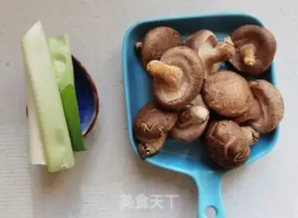 Make Onion burning mushrooms step 0