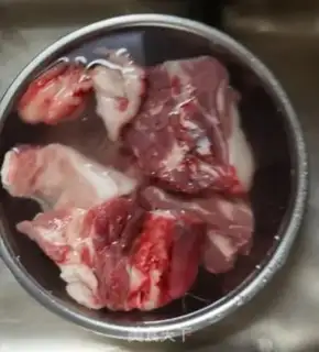 Make Make lamb soup step 1