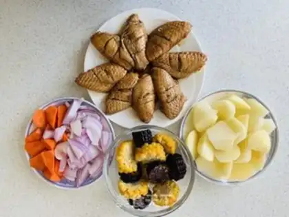 Make Pyramid vegetable chicken wings step 0