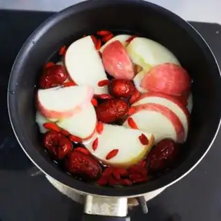 Make Apple and red date soup step 2