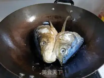 Make radish fish head step 1