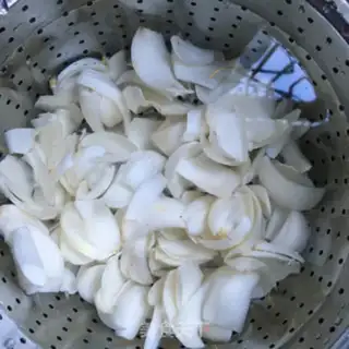 Make Lily Dutch beans step 1