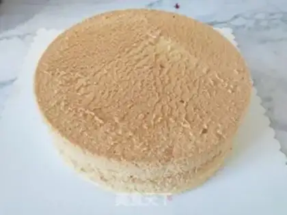 Make The cartoon character is eight-inch cream cake step 0