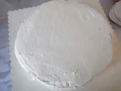 Make The cartoon character is eight-inch cream cake step 6
