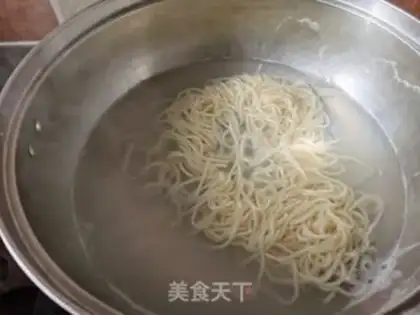 Make A toad of spinach noodles step 2