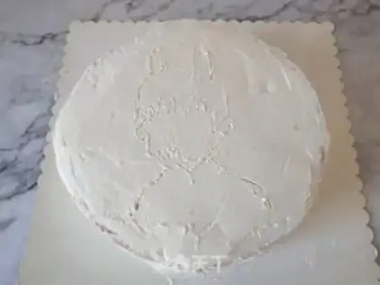 Make The cartoon character is eight-inch cream cake step 7