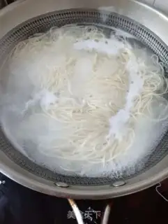Make Ray chicken noodles step 3