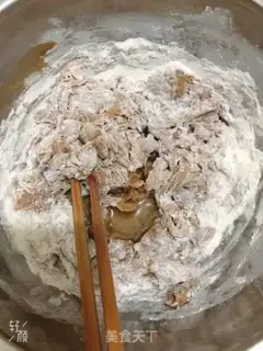 Make The cartoon character is eight-inch cream cake step 8