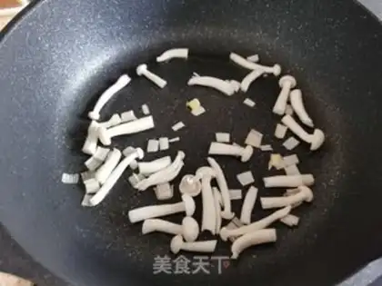 Make A toad of spinach noodles step 4