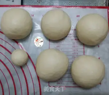 Make Christmas snow bread step 8