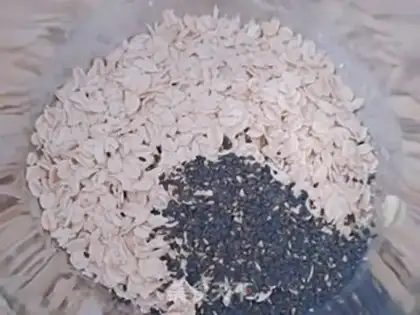 Make oatmeal bear crackers step 1