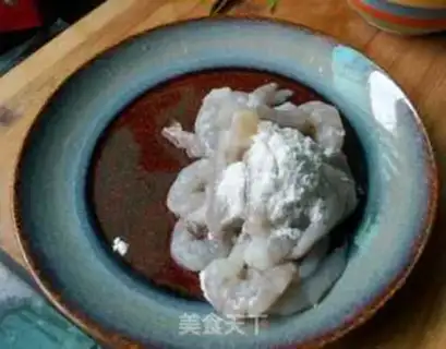 Make Gold shrimp fried eggs step 1