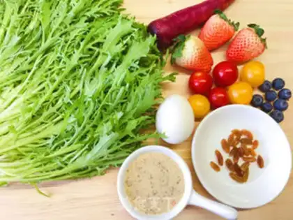 Make Christmas ring salad step 0