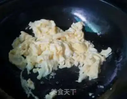 Make Gold shrimp fried eggs step 4