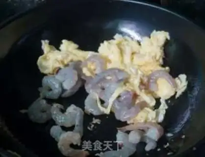 Make Gold shrimp fried eggs step 5