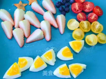 Make Christmas ring salad step 2