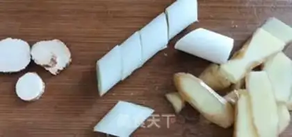 Make radish bone soup step 1