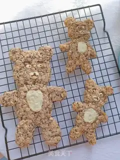 Make oatmeal bear crackers step 7