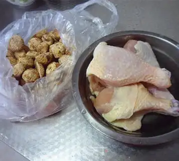 Make Chestnut chicken leg step 0