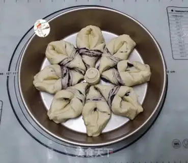Make Christmas snow bread step 18