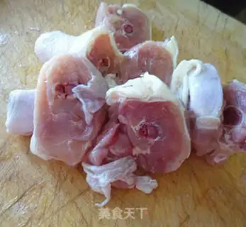 Make Chestnut chicken leg step 1
