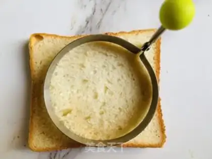 Make ♪ Flower-ring toast cake ♪ step 1