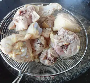 Make Chestnut chicken leg step 2