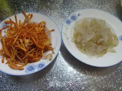 Make Worms and mushrooms mixed with seafood step 0