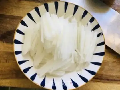 Make radish egg soup step 1